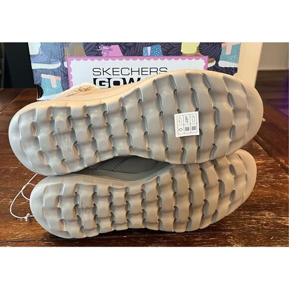 Skechers Women's Easy Going-Frosty Charm Ankle Boot - Picture 6 of 8